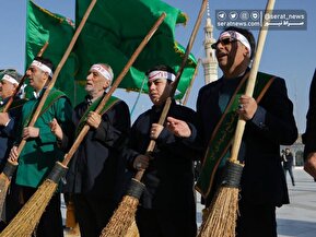 تصاویر| آیین جاروکشی خادمان مسجد مقدس جمکران