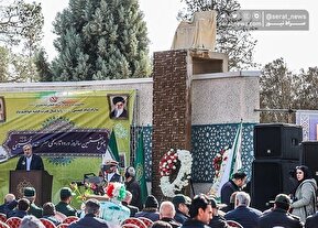 تصاویر| گلباران جایگاه تاریخی سخنرانی امام خمینی (ره) در بهشت زهرا