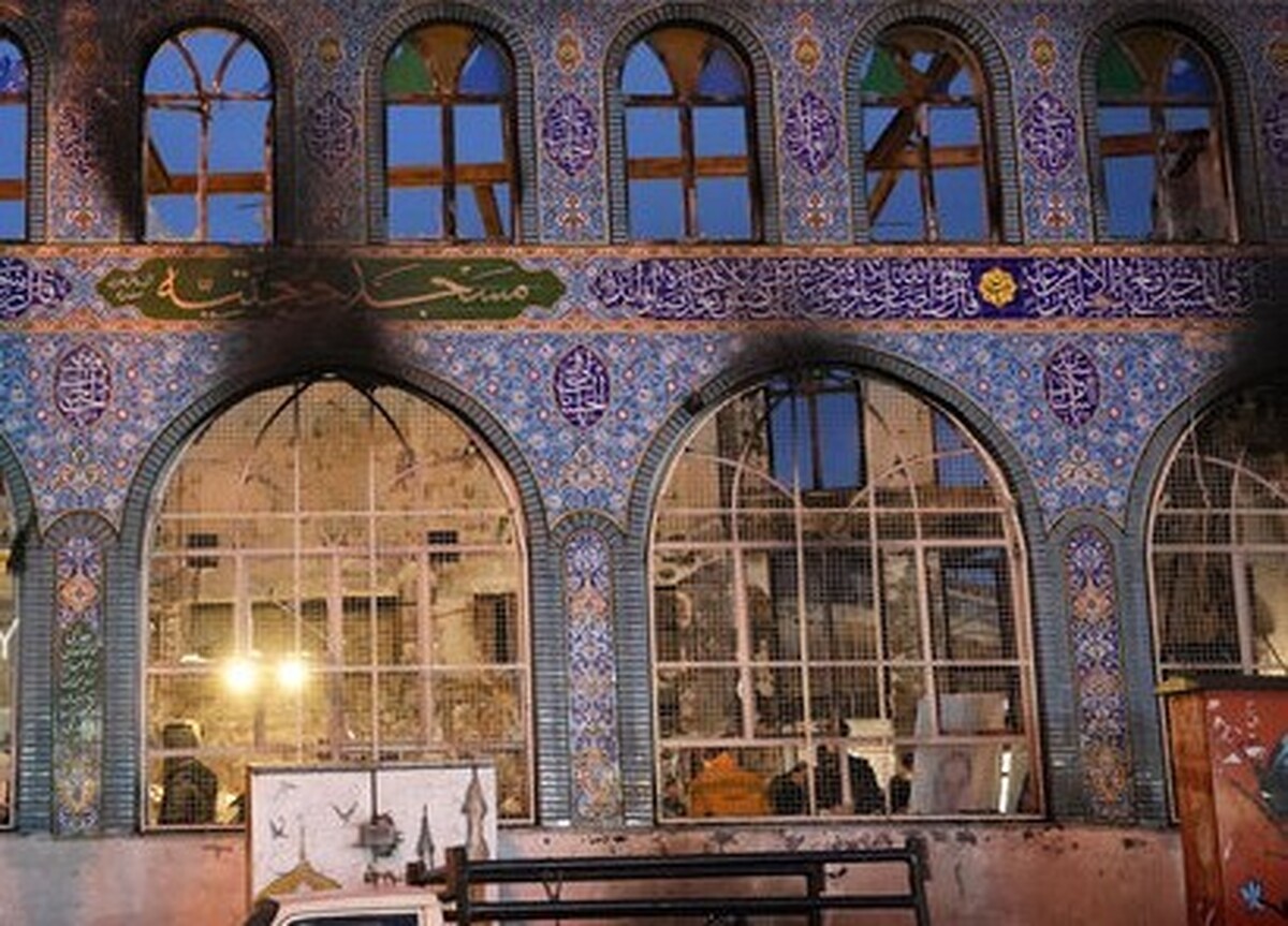 فیلم| لحظه ورود لیدر و همدستانش به یک مکان مقدس