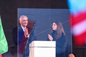 از تحریک مردم تا پنهان شدن پشت شیشه ضدگلوله+ فیلم