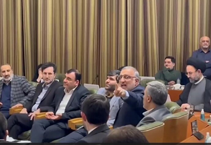 فیلم| درگیری لفظی شهردار با عضو شورای شهر تهران در جریان بررسی بودجه ۱۴۰۵