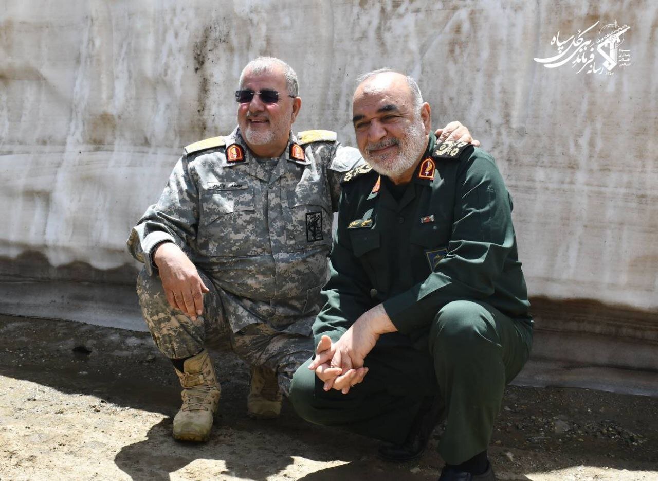 تصاویری از شهید پاکپور در کنار دیگر شهدای جنگ اسرائیل/ دو فرمانده کل شهید سپاه در قاب تصویر + عکس