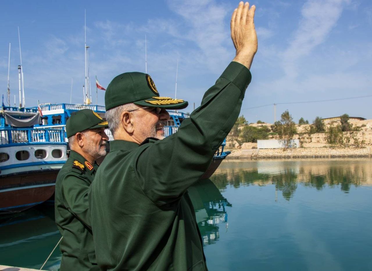 تصاویری از شهید پاکپور در کنار دیگر شهدای جنگ اسرائیل/ دو فرمانده کل شهید سپاه در قاب تصویر + عکس