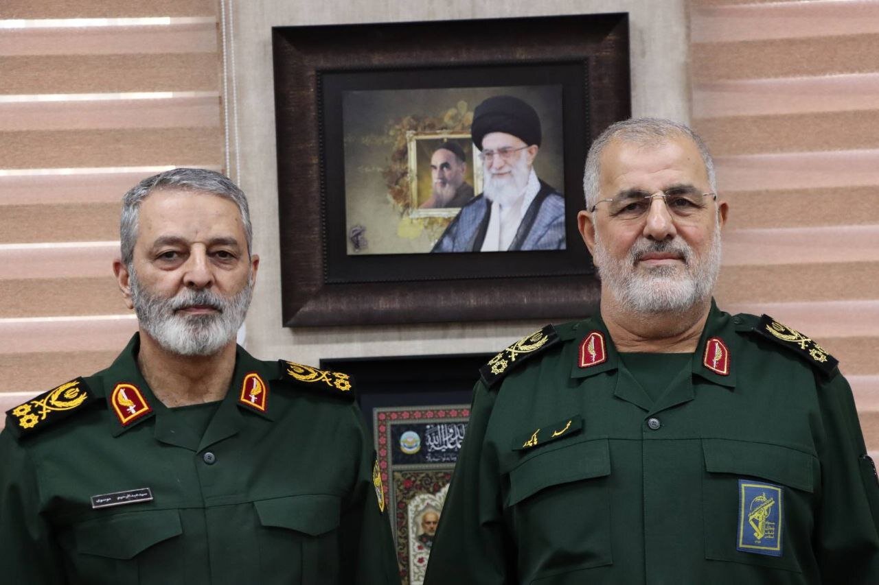 تصاویری از شهید پاکپور در کنار دیگر شهدای جنگ اسرائیل/ دو فرمانده کل شهید سپاه در قاب تصویر + عکس