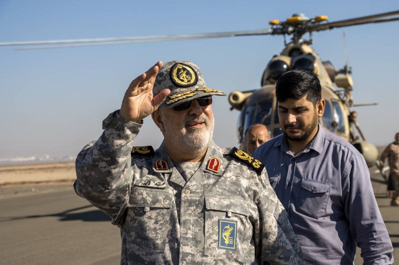 تصاویری از شهید پاکپور در کنار دیگر شهدای جنگ اسرائیل/ دو فرمانده کل شهید سپاه در قاب تصویر + عکس