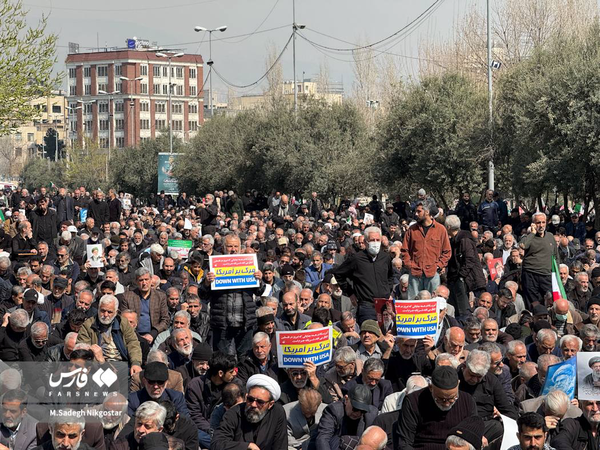 راهگشای جامعه در میروزی های بعدی، حضور در صحنه و پشتیبانی از نیروهای مسلح است