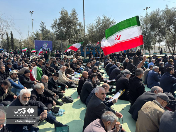 راهگشای جامعه در میروزی های بعدی، حضور در صحنه و پشتیبانی از نیروهای مسلح است