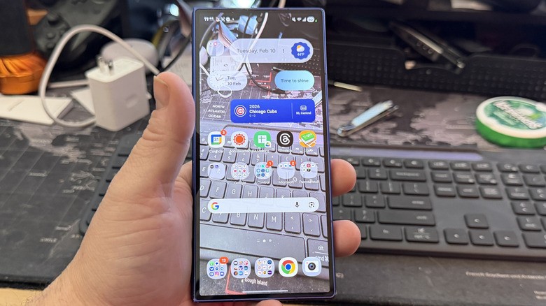 اپلیکیشن موبایل