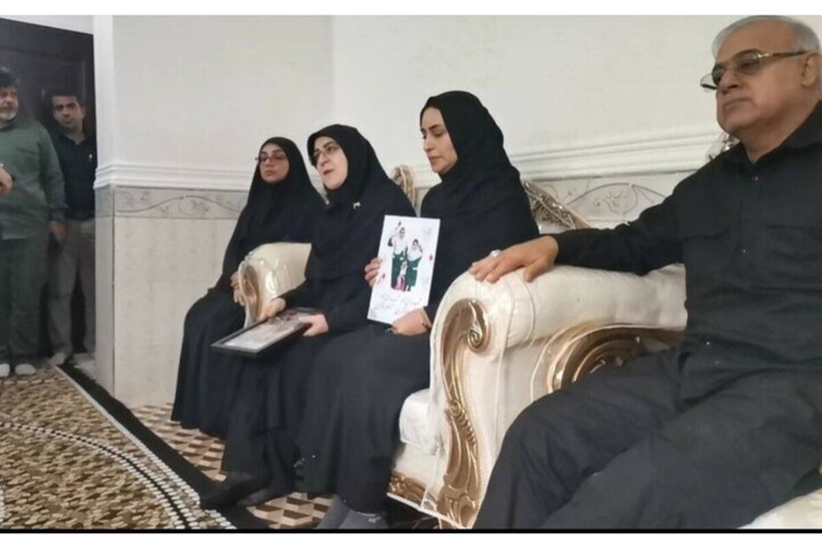 تصاویر| مراسم استقبال از خانواده شهدای مدرسه شجره طیبه میناب - مشهد