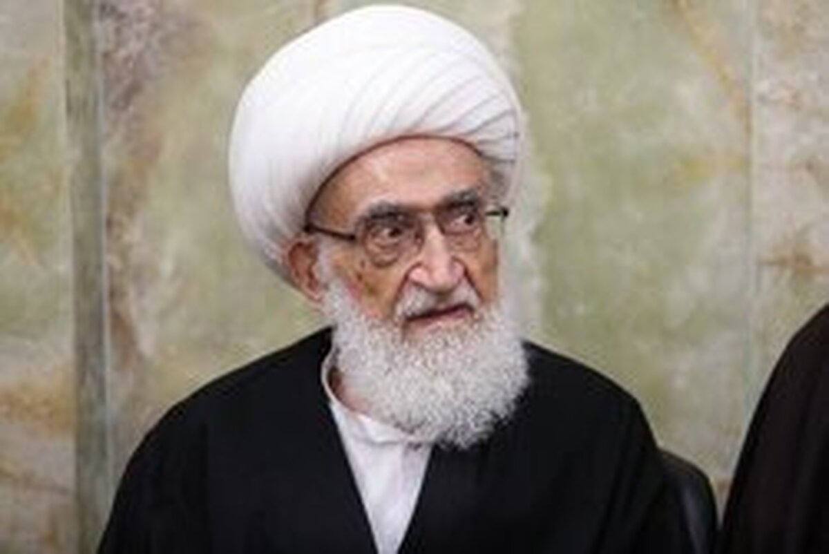 عیادت رهبری از آیت‌الله نوری‌همدانی