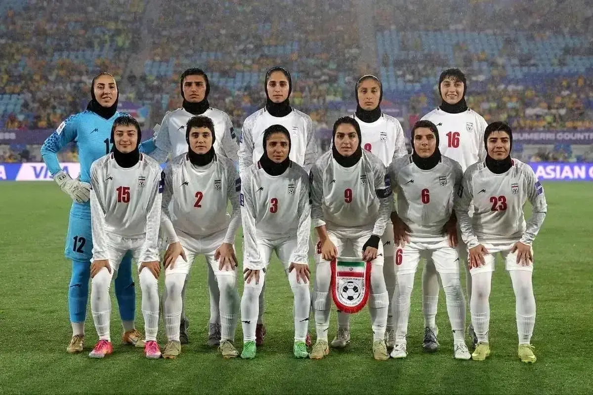 تاج: پلیس استرالیا مقابل گیت گفته باید پناهنده شوید!