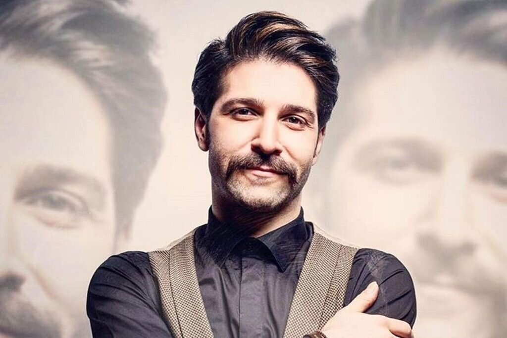 بدرقه حمید هیراد به خانه ابدی با همخوانی قطعه «آخر نماندی»