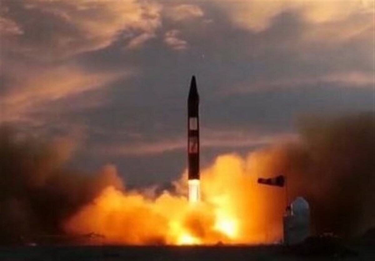 تصاویر| موشک سجیل در تجمع شبانه مردم در حمایت از مدافعان وطن