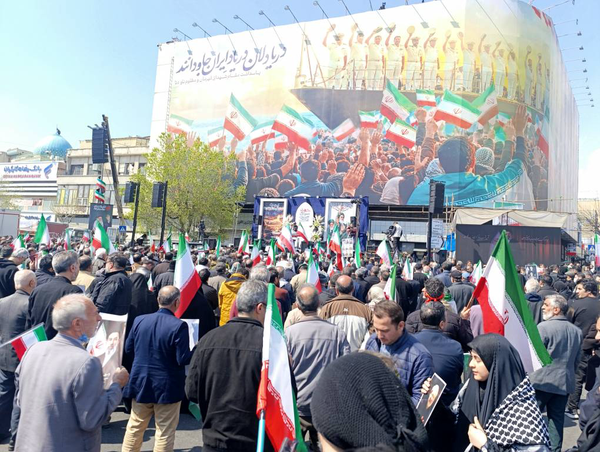 آغاز تشییع شهدای ناوشکن دنا و شهیدان لاریجانی و سلیمانی