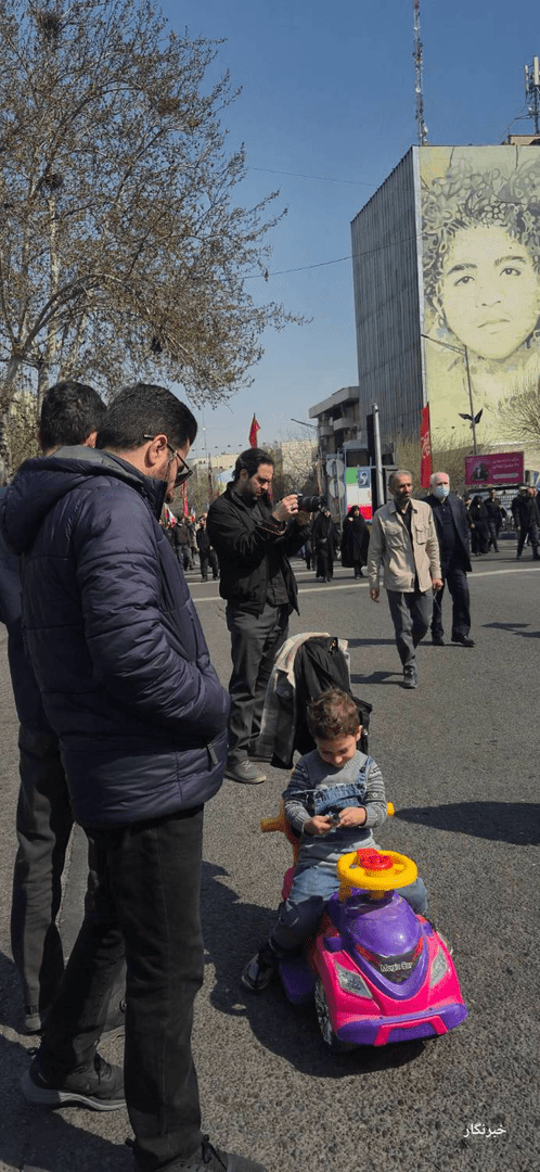 حضور انبوه مردم برای ادای احترام و تشییع شهدایشان+ فیلم و عکس