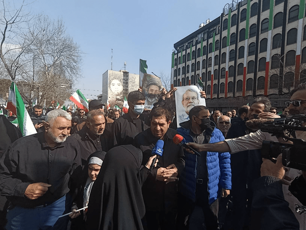 حضور انبوه مردم برای ادای احترام و تشییع شهدایشان+ فیلم و عکس