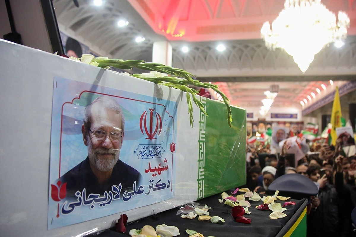 فیلم| لحظه ورود پیکر شهید علی لاریجانی به حرم مطهر حضرت معصومه