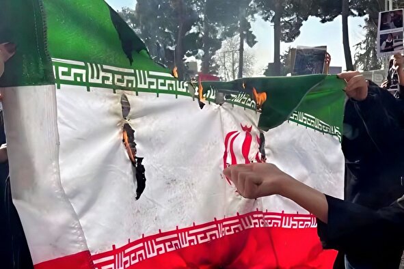 چرا توهین به پرچم، توهین به ملت تلقی می‌شود؟| جرم اهانت به پرچم در کشورهای مختلف چیست؟