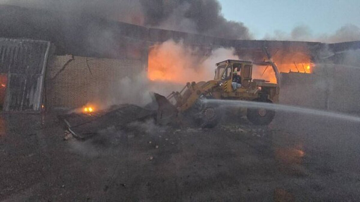 فیلم| ویدیویی از آتش‌سوزی شدید در جاده خاوران؛ بعد از مشیریه