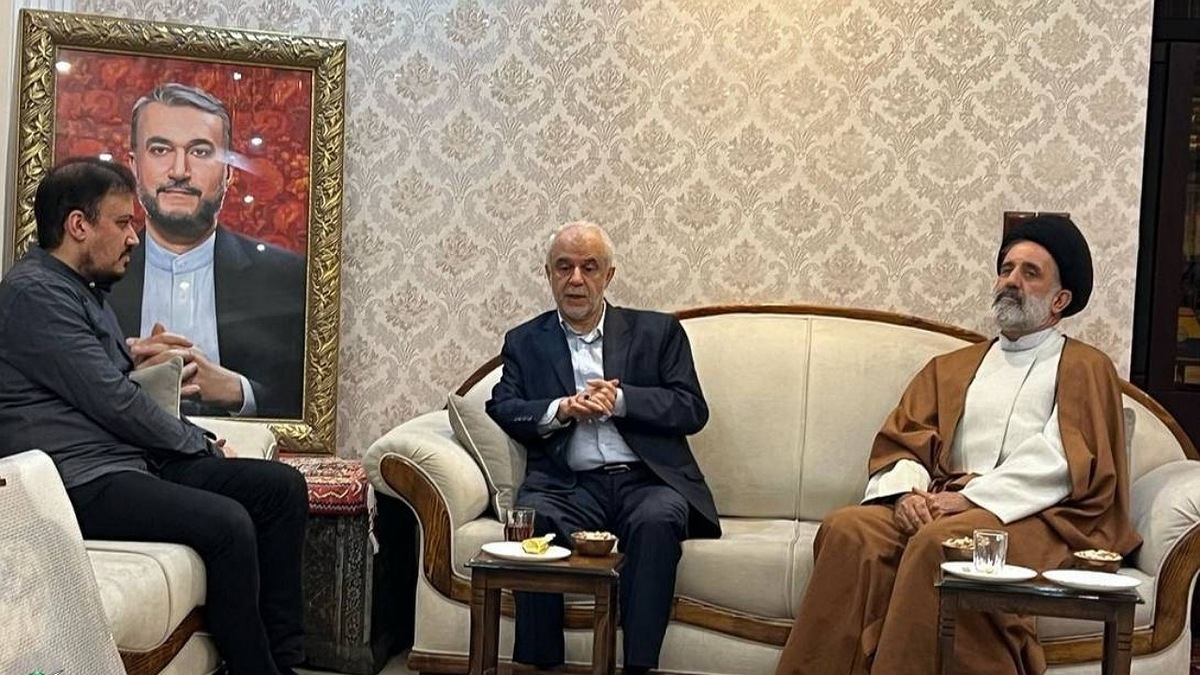 معاون رییس جمهور به دیدار خانواده شهید امیرعبداللهیان رفت