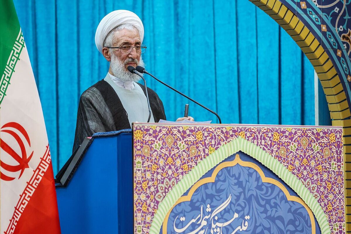 معیشت معلمان باید در شأن جایگاه واقعی آنها باشد