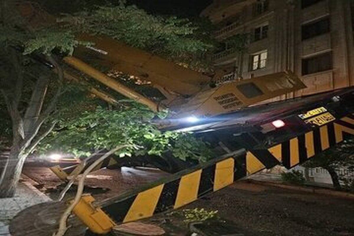 جرثقیل ۶۰ تنی در این خیابان تهران واژگون شد