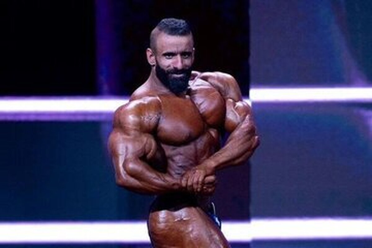 عکس هادی چوپان در جشن تولد دواین جانسون