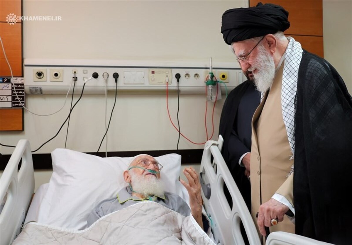 عیادت رهبری از آیتالله نوریهمدانی