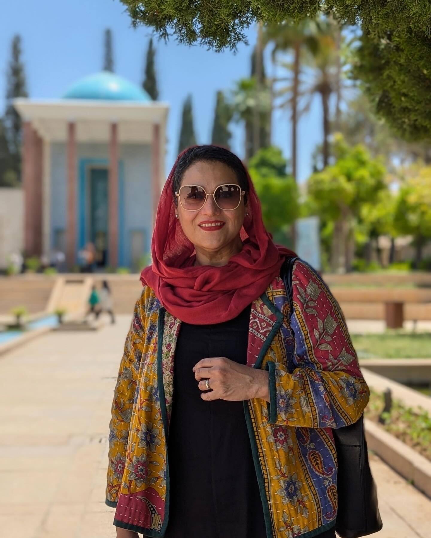 تیپ سنتی شبنم مقدمی در شیراز جلب‌توجه کرد