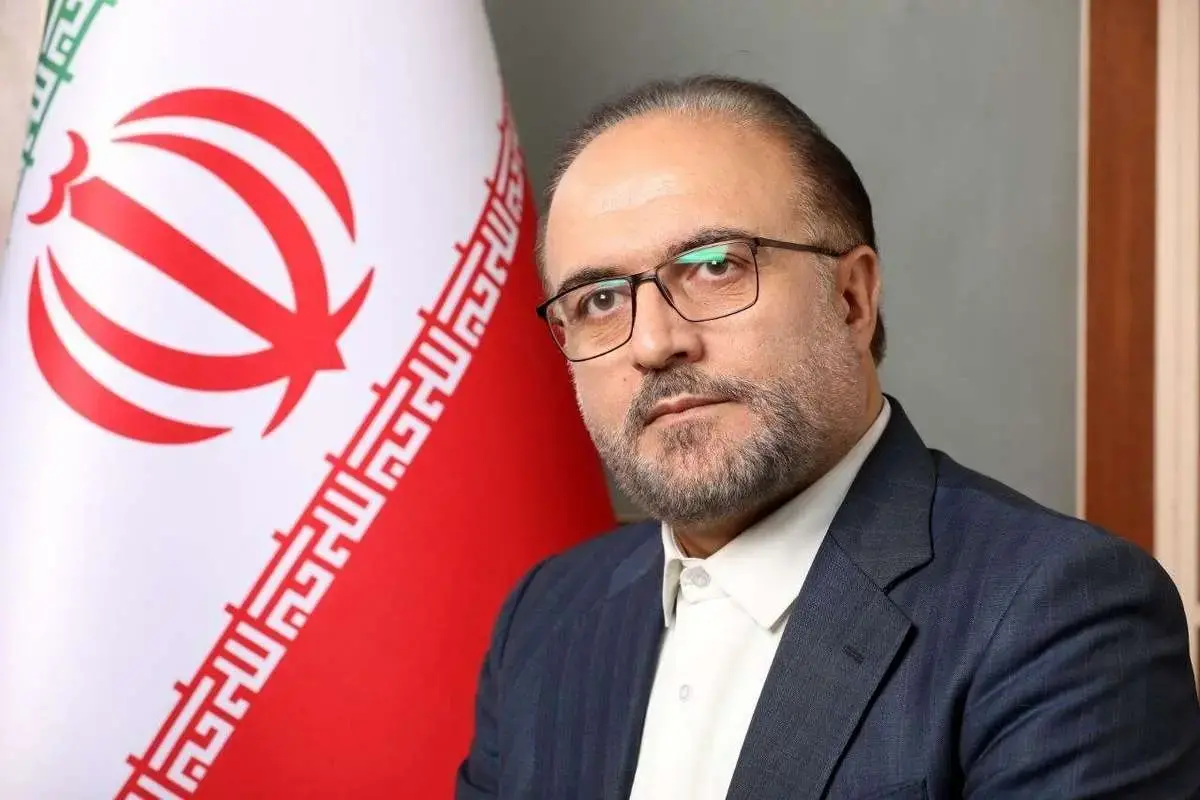 بازار پایبند به کاهش نرخ ارز نیست | بانک مرکزی نباید خود شریک شرایط اقتصادی و بازار شود و معاملات توافقی راه بیندازد