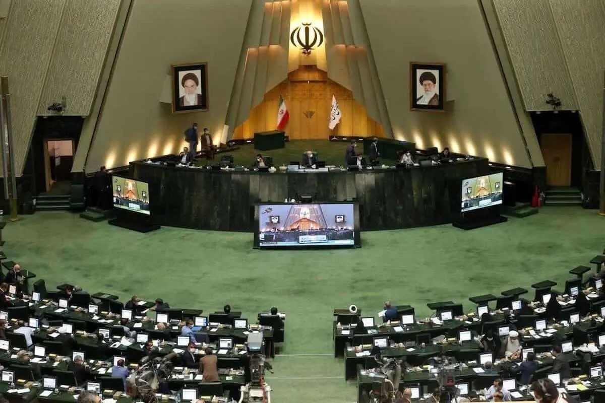 گزینه خروج ایران از NPT روی میز مجلس قرار دارد