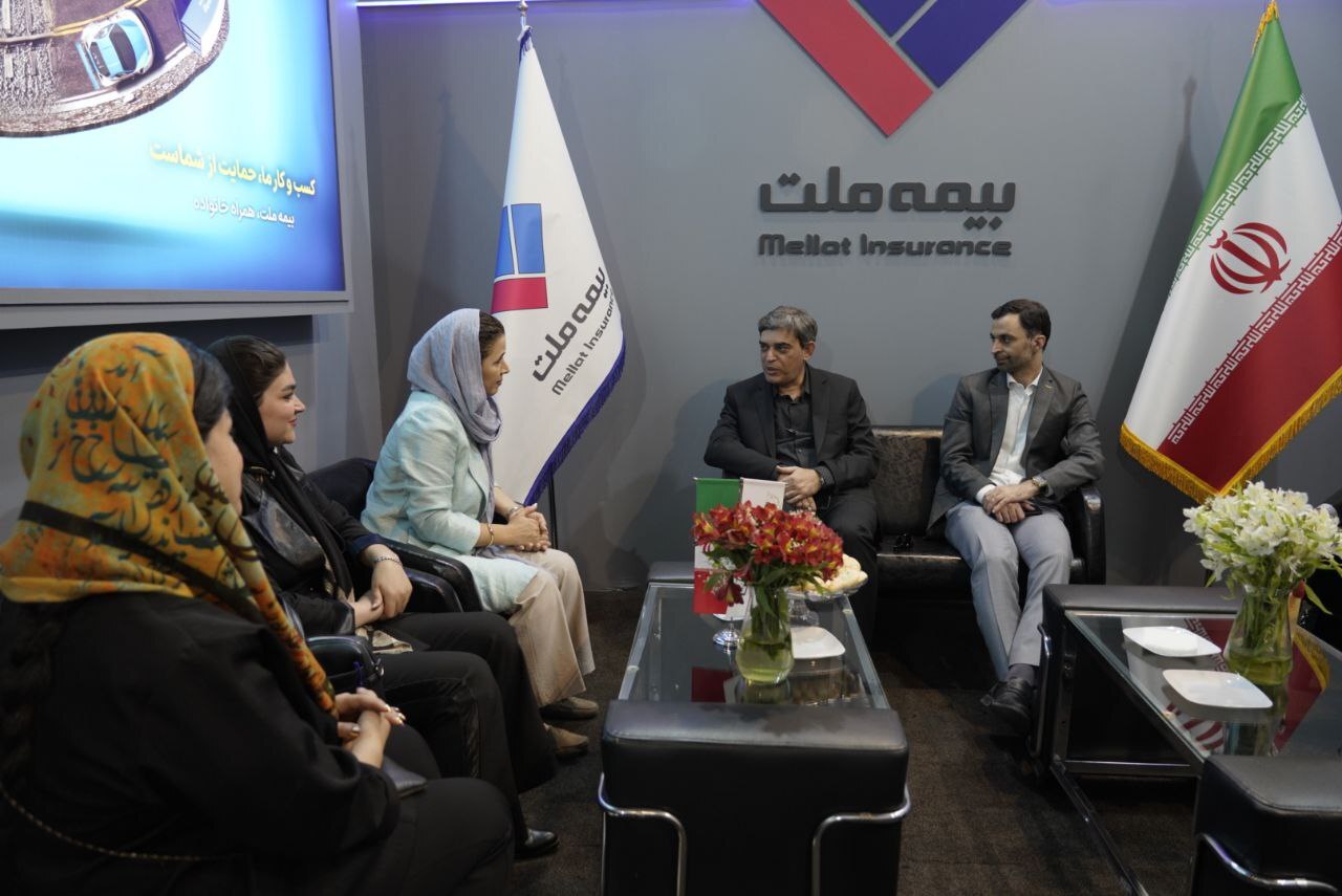 دیدار و گفتوگوی محمدرضا فرهادیپور با جمعی از نمایندگان شرکت بیمه ملت دیدار و گفتوگوی محمدرضا فرهادیپور با جمعی از نمایندگان شرکت بیمه ملت