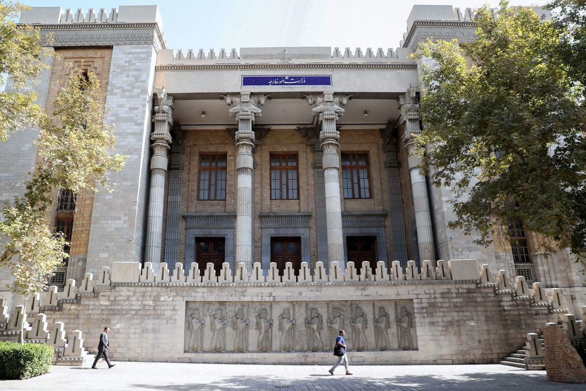 جمهوری اسلامی ایران در برابر آمریکا از امنیت و منافع ملی خود دفاع می‌کند