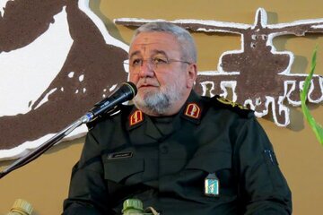 مشاور فرمانده کل سپاه: مردم نگران نباشند حضرت آقا ما را هدایت خواهند کرد
