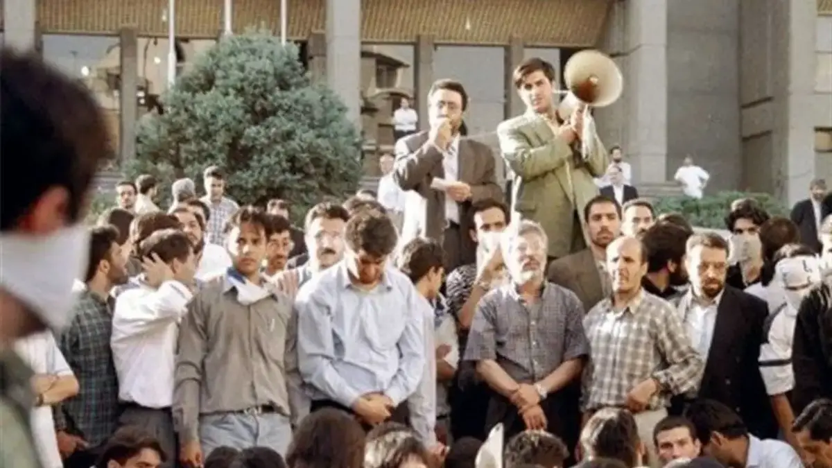 از احمد باطبی پیراهن خونین بر دست تا منوچهر محمدی که دانشجو نبود!