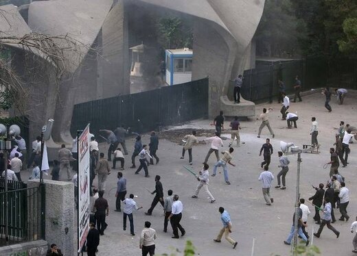 از احمد باطبی پیراهن خونین بر دست تا منوچهر محمدی که دانشجو نبود! از احمد باطبی پیراهن خونین بر دست تا منوچهر محمدی که دانشجو نبود!