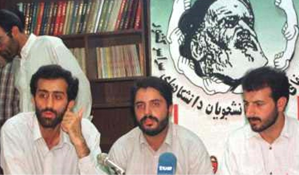 از احمد باطبی پیراهن خونین بر دست تا منوچهر محمدی که دانشجو نبود! از احمد باطبی پیراهن خونین بر دست تا منوچهر محمدی که دانشجو نبود!