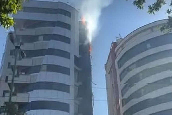 ویدئو | آتش‌سوزی در برج زمرد تبریز
