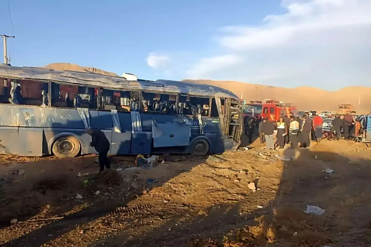 حادثه تلخ واژگونی اتوبوس در استان یزد