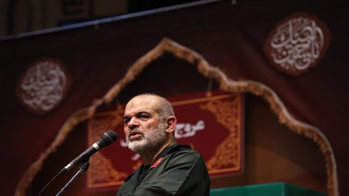 سردار وحیدی: نیرو‌های مسلح ما با اقتدار ایستادند و هیچ نگرانی وجود ندارد
