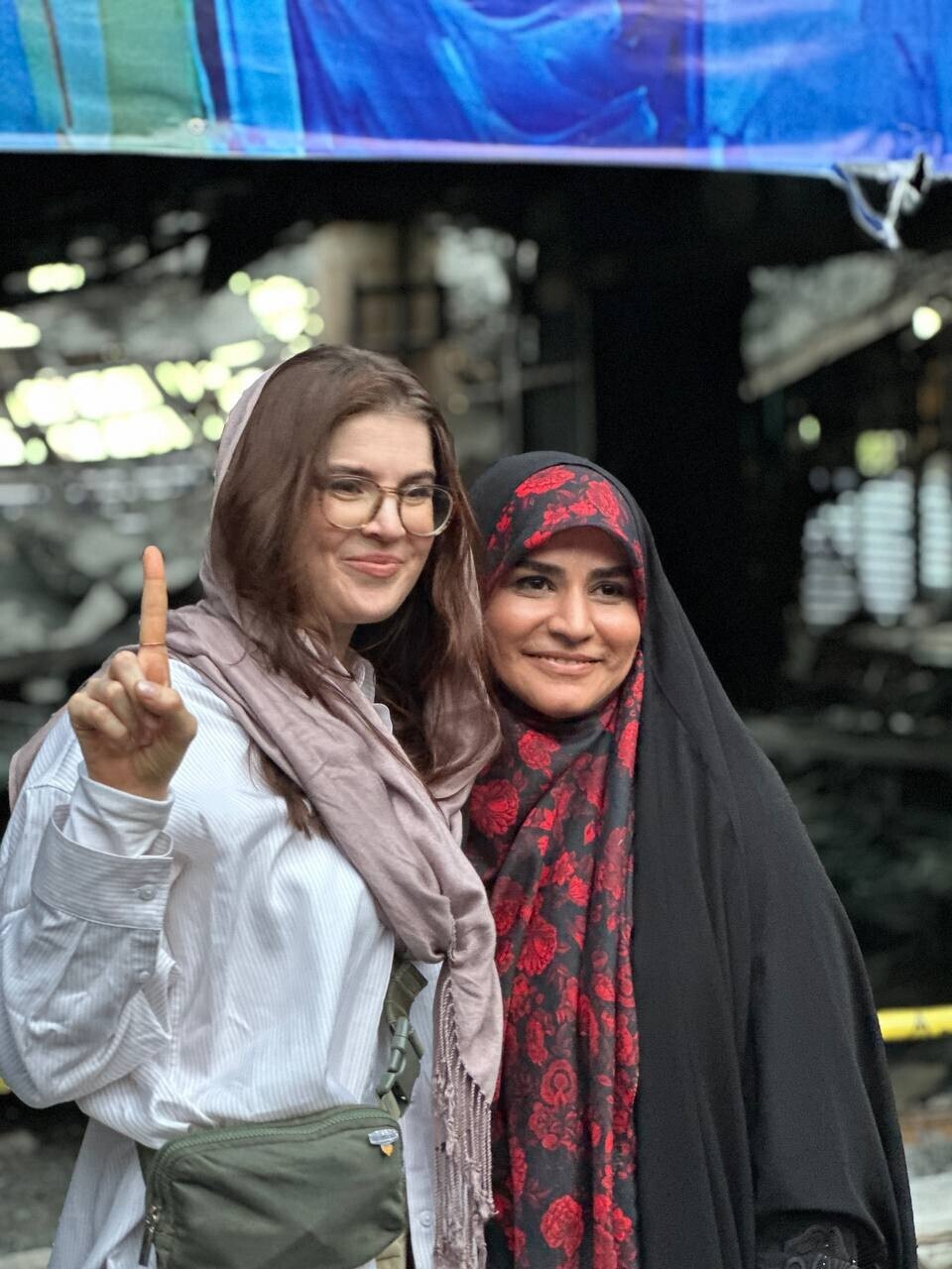 عکس | یادگاری خبرنگار آمریکایی با سحر امامی در تهران