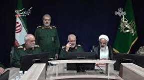 فیلم/ لحظۀ اعلام رمز عملیات بشارت فتح توسط فرمانده کل سپاه