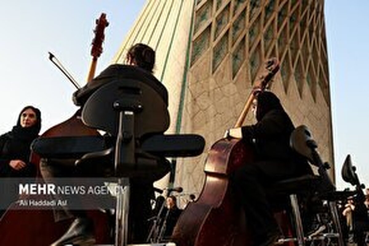 رهبر ارکستر سمفونیک تهران: قلبمان می‌لرزید، اما ایستادیم!