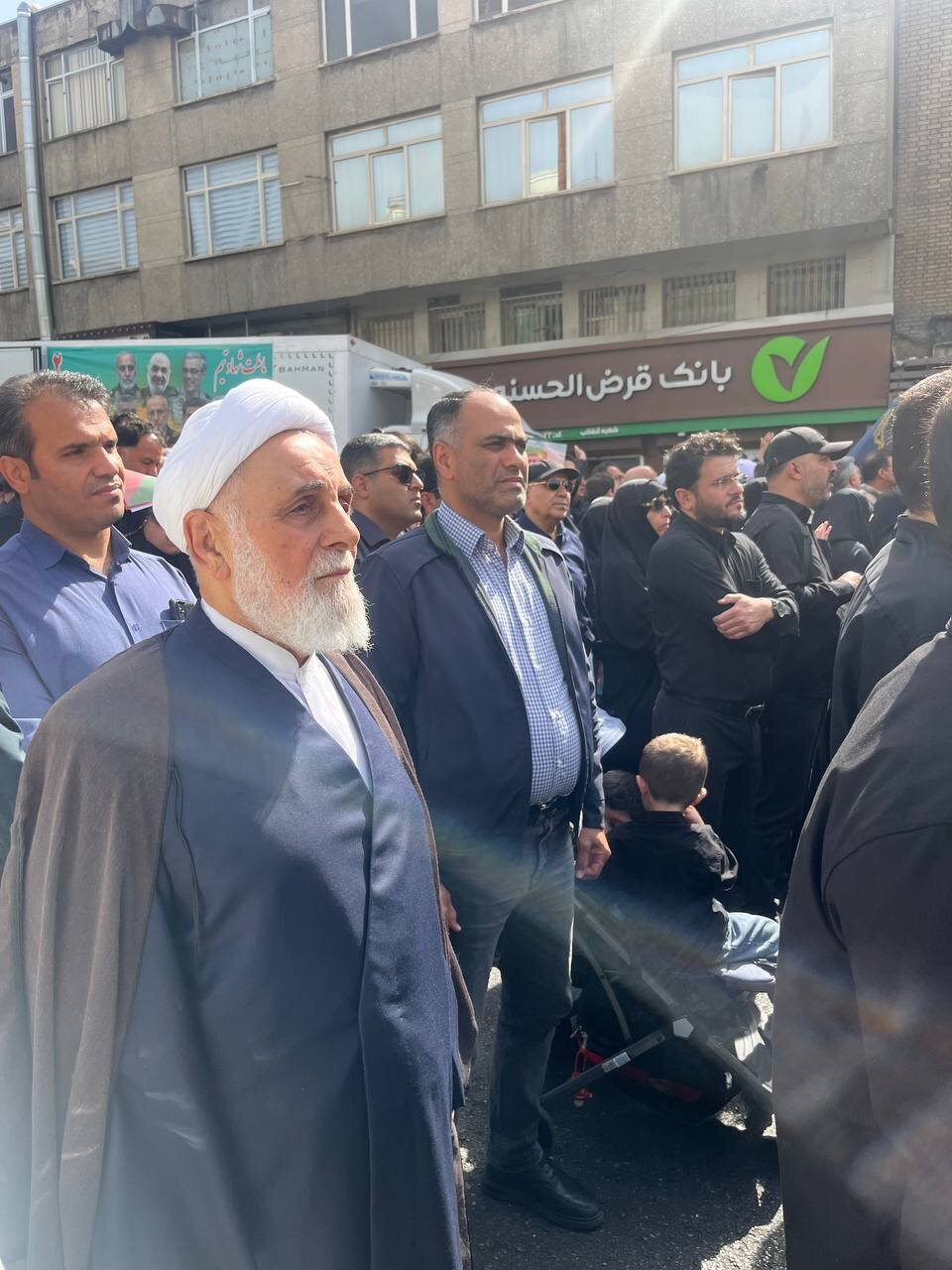 عکسی از حضور ناطق نوری در مراسم تشییع شهدای اقتدار