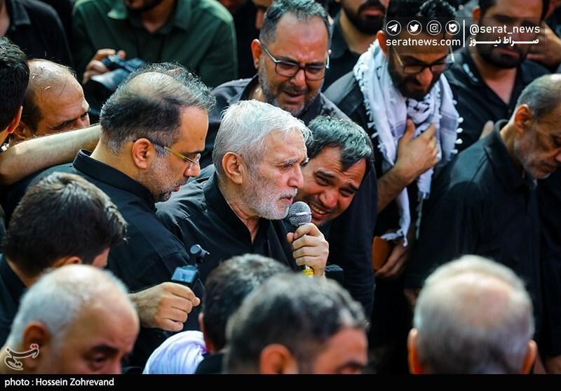 عکس| روضه خوانی حاج منصور ارشی در مراسم تشییع شهید حاجی زاده