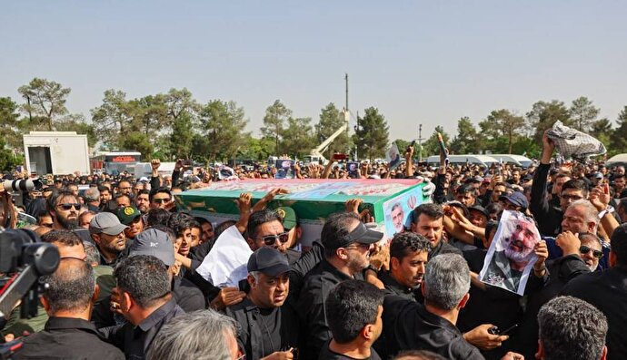 فیلم| دمام‌زنی در تشییع پیکر سردار شهید حاجی‌زاده