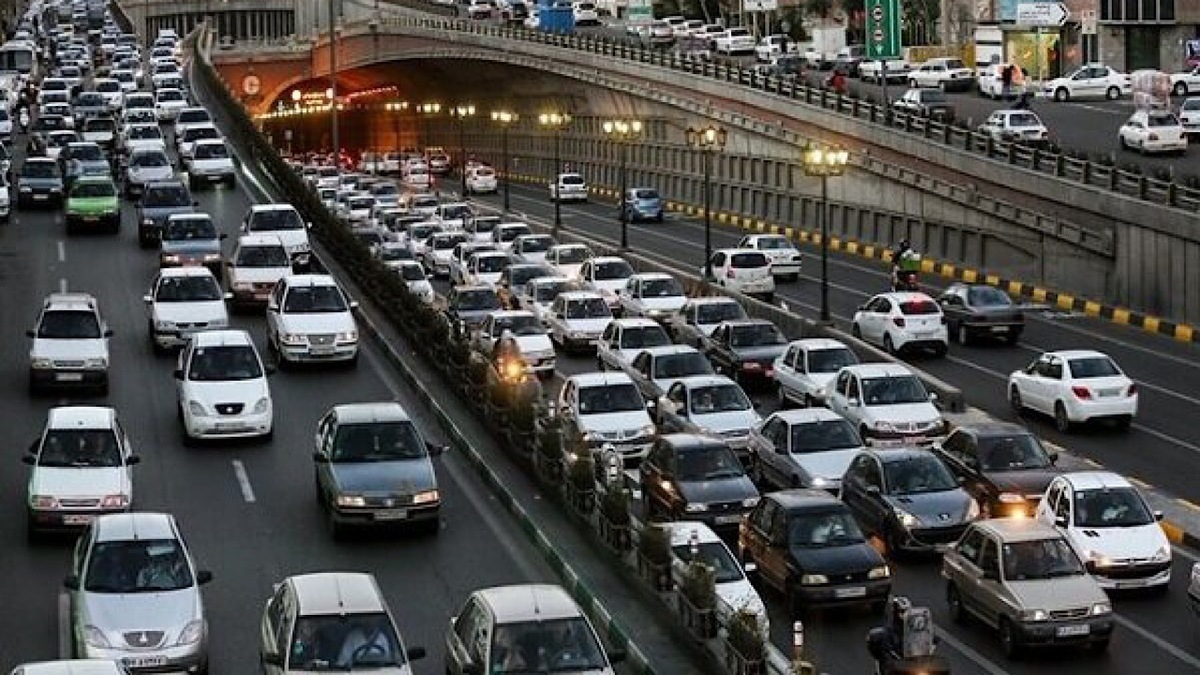 ترافیک پرحجم و سنگین در اکثر معابر و بزرگراه‌های پایتخت