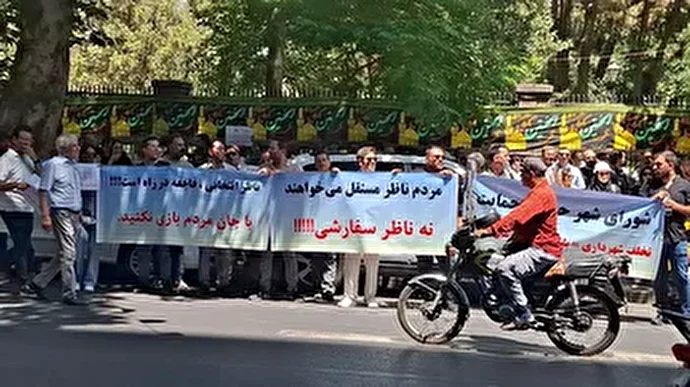 فیلم | تجمع اعتراضی مهندسان ناظر در مقابل شورای شهر تهران