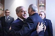 فیلم | شعرخوانی شهباز شریف از سعدی در حضور پزشکیان
