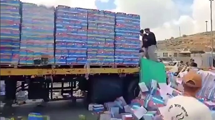 فیلم | حمله وحشیانه اسرائیلی ها به کمک ها برای غزه